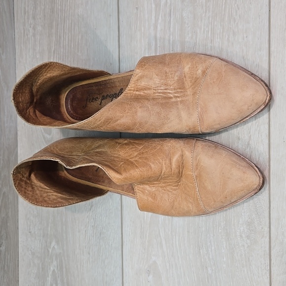 Free People Women Royale Cut Out Ankle Leather Point Toe Shoes Boots Sz 37.5/7 - Picture 4 of 14